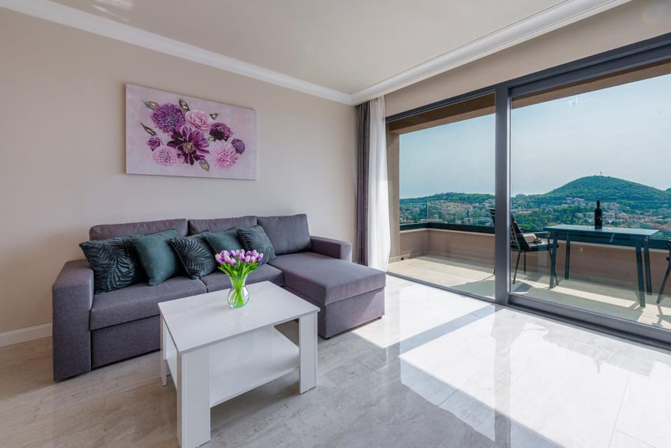 Day, Living room