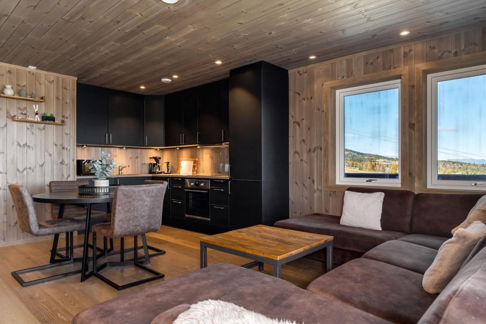 Seating area, Dining area, kitchen