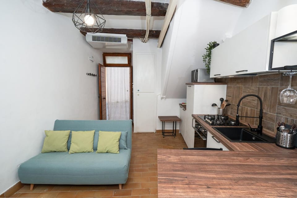Kitchen or kitchenette, Living room, Seating area, Dining area, minibar, pet friendly, stove