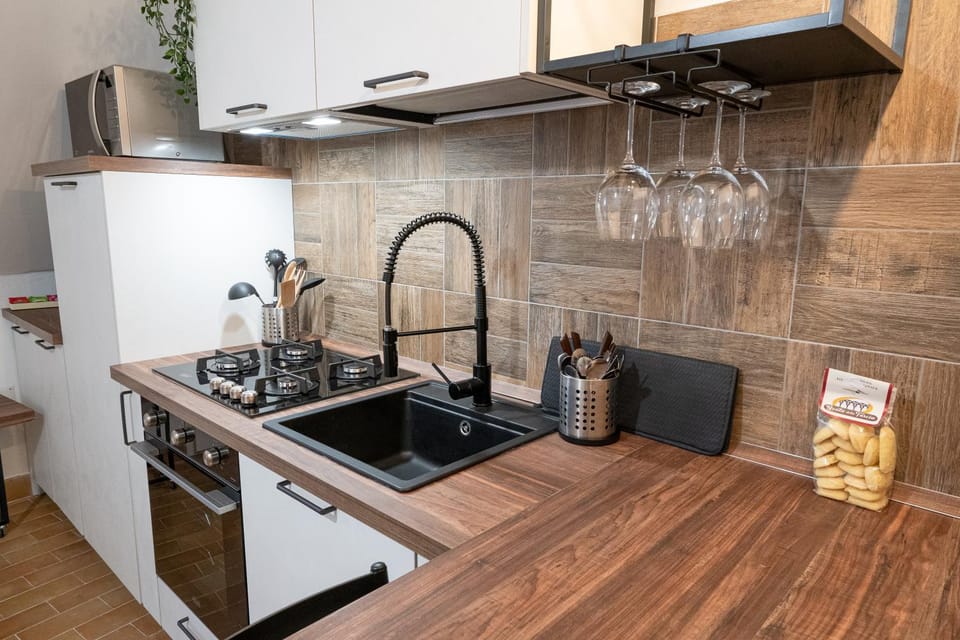 Coffee/tea facilities, Kitchen or kitchenette, pet friendly, stove