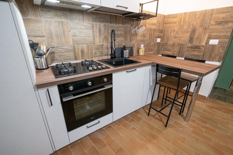 Coffee/tea facilities, Kitchen or kitchenette, Dining area, minibar, pet friendly, stove