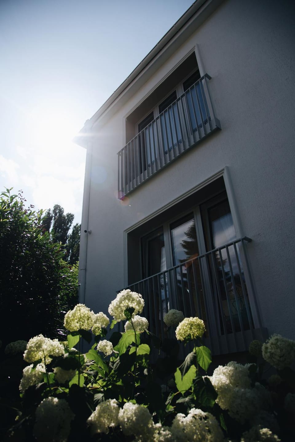 Property building, Garden, Balcony/Terrace, Garden view