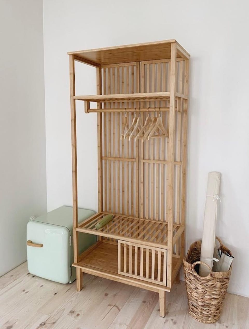 Photo of the whole room, wardrobe