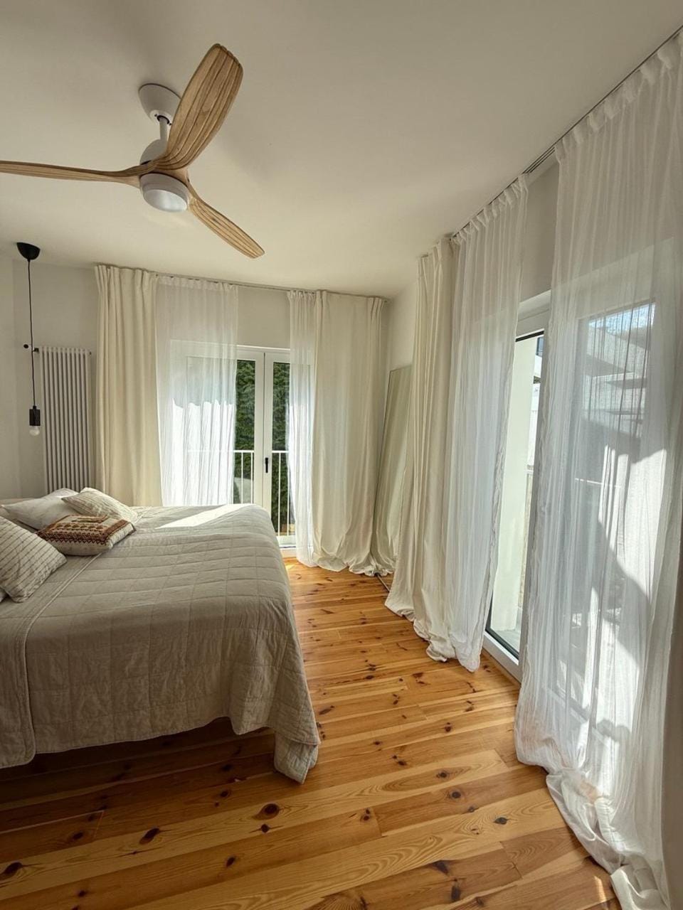 Bed, Photo of the whole room, Bedroom, fireplace