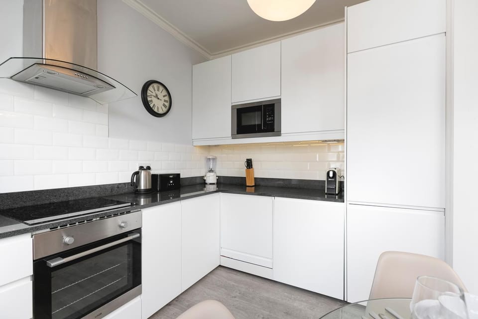 Kitchen or kitchenette, minibar, pet friendly, stove