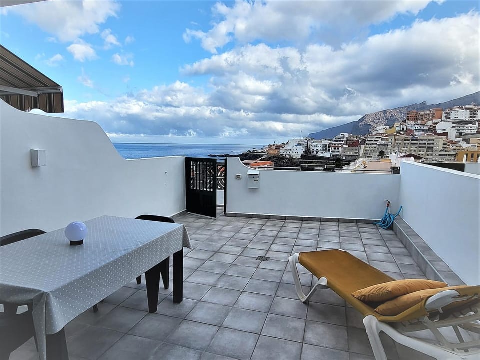Balcony/Terrace, City view, Sea view, Street view