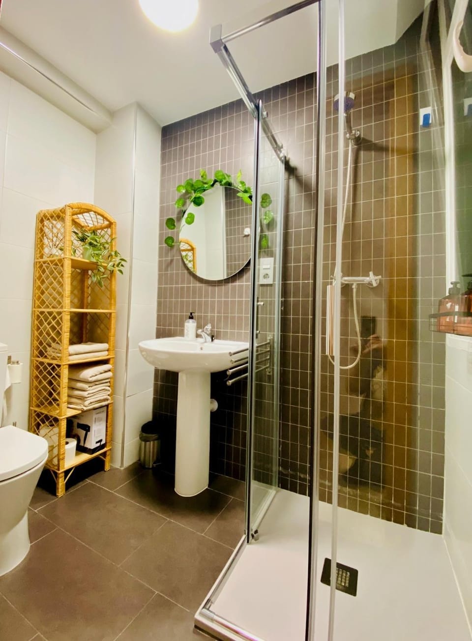 Bathroom, towels
