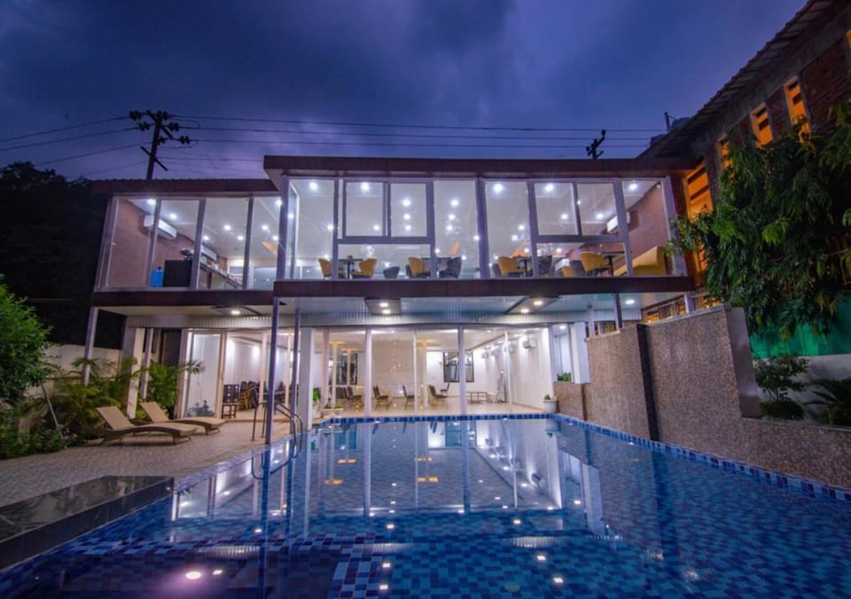 Property building, Restaurant/places to eat, Swimming pool, Breakfast