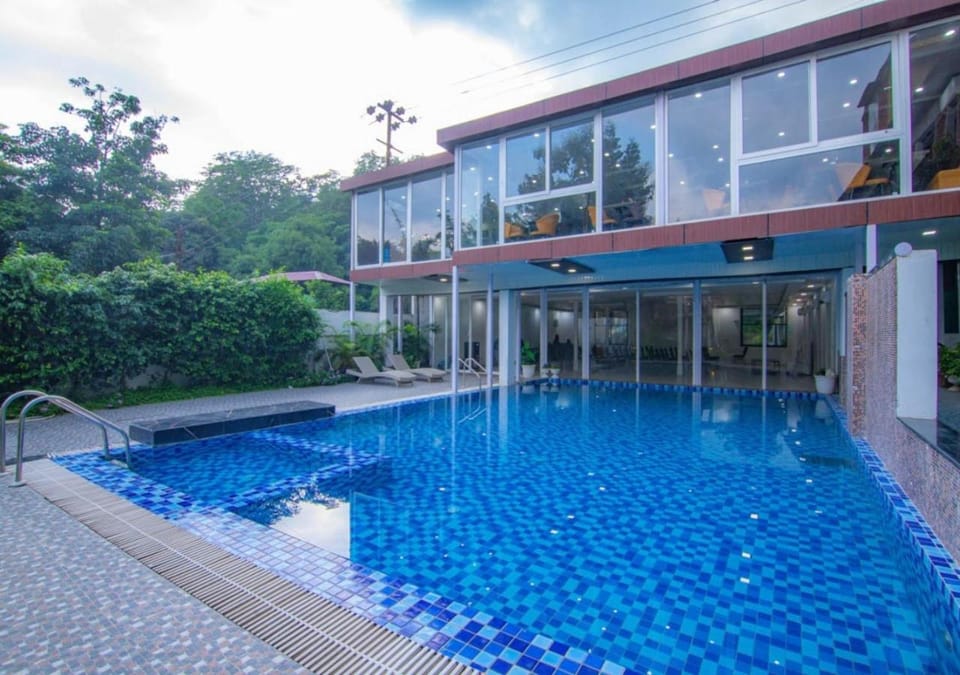Property building, Restaurant/places to eat, Swimming pool, Breakfast