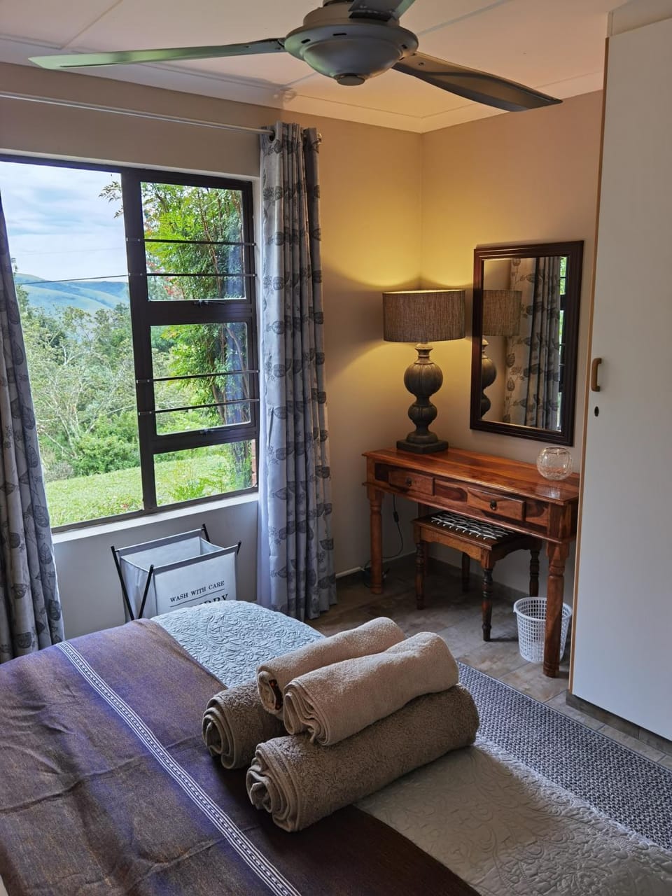 Bed, Photo of the whole room, Bedroom, fireplace