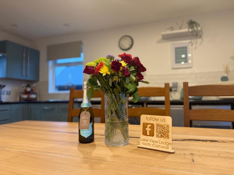 Lake View Lodge Chalet in Saint Columb Major