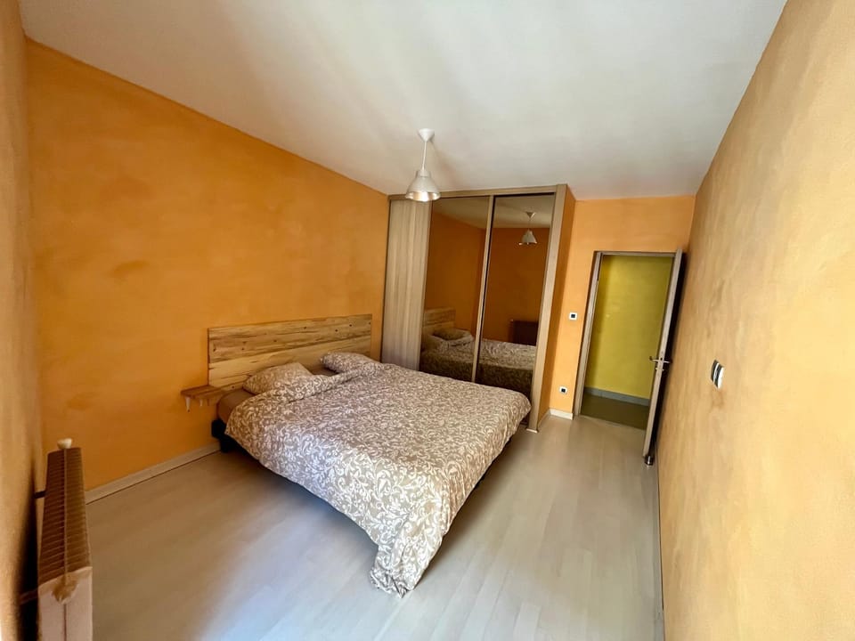 Appartement 2 chambres - lits king size - wifi - baignoire Apartment in Auvergne-Rhône-Alpes