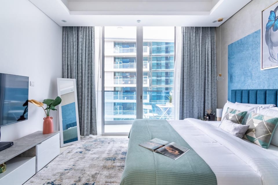 The Smart Concierge - Waves by Kasco Apartment in Dubai