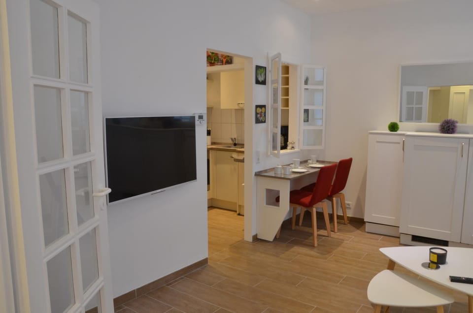 Kitchen or kitchenette, Living room, Dining area, kitchen