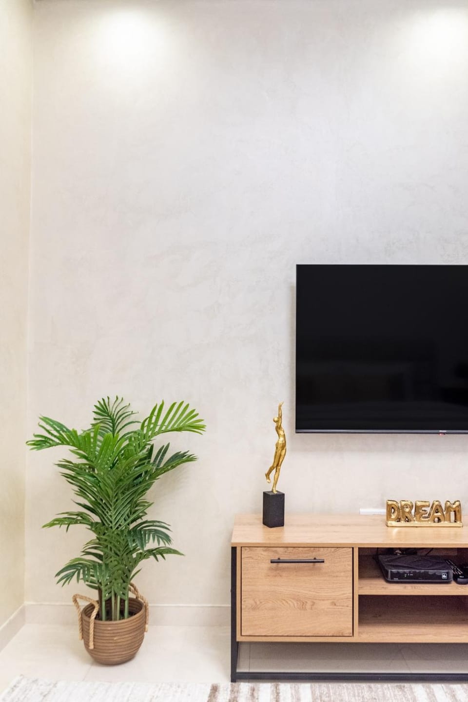 The Smart Concierge - Waves by Kasco Apartment in Dubai