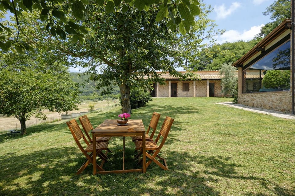SCAPPO IN UMBRIA,Casale Vallenera Villa in Umbria