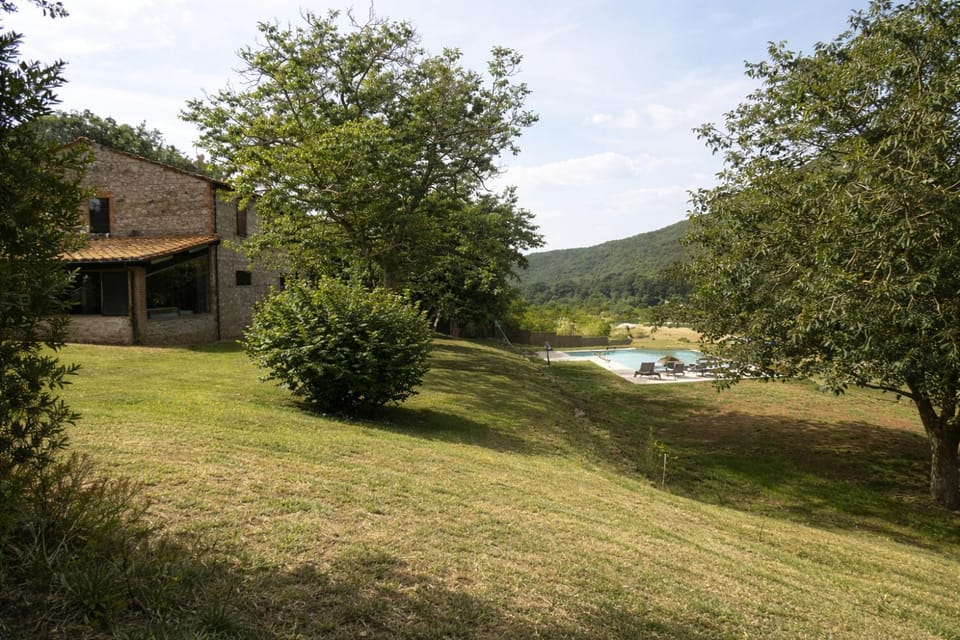 SCAPPO IN UMBRIA,Casale Vallenera Villa in Umbria