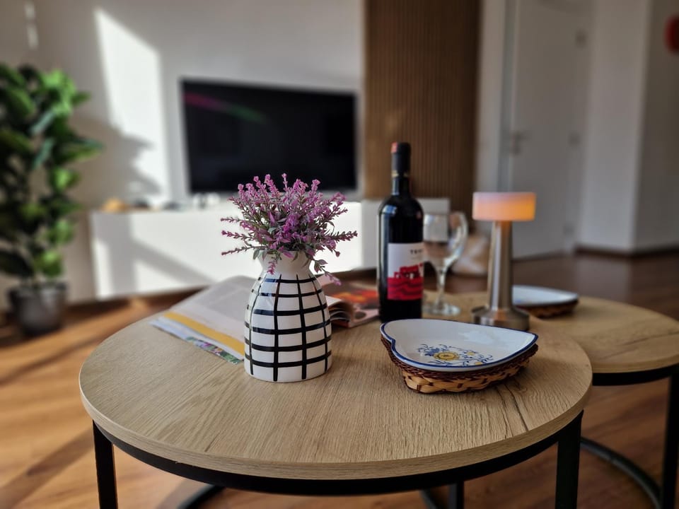 TV and multimedia, Food and drinks