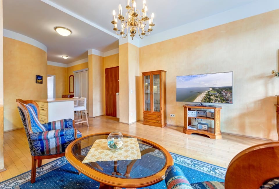 TV and multimedia, Kitchen or kitchenette, Living room, Seating area, Dining area, Evening entertainment