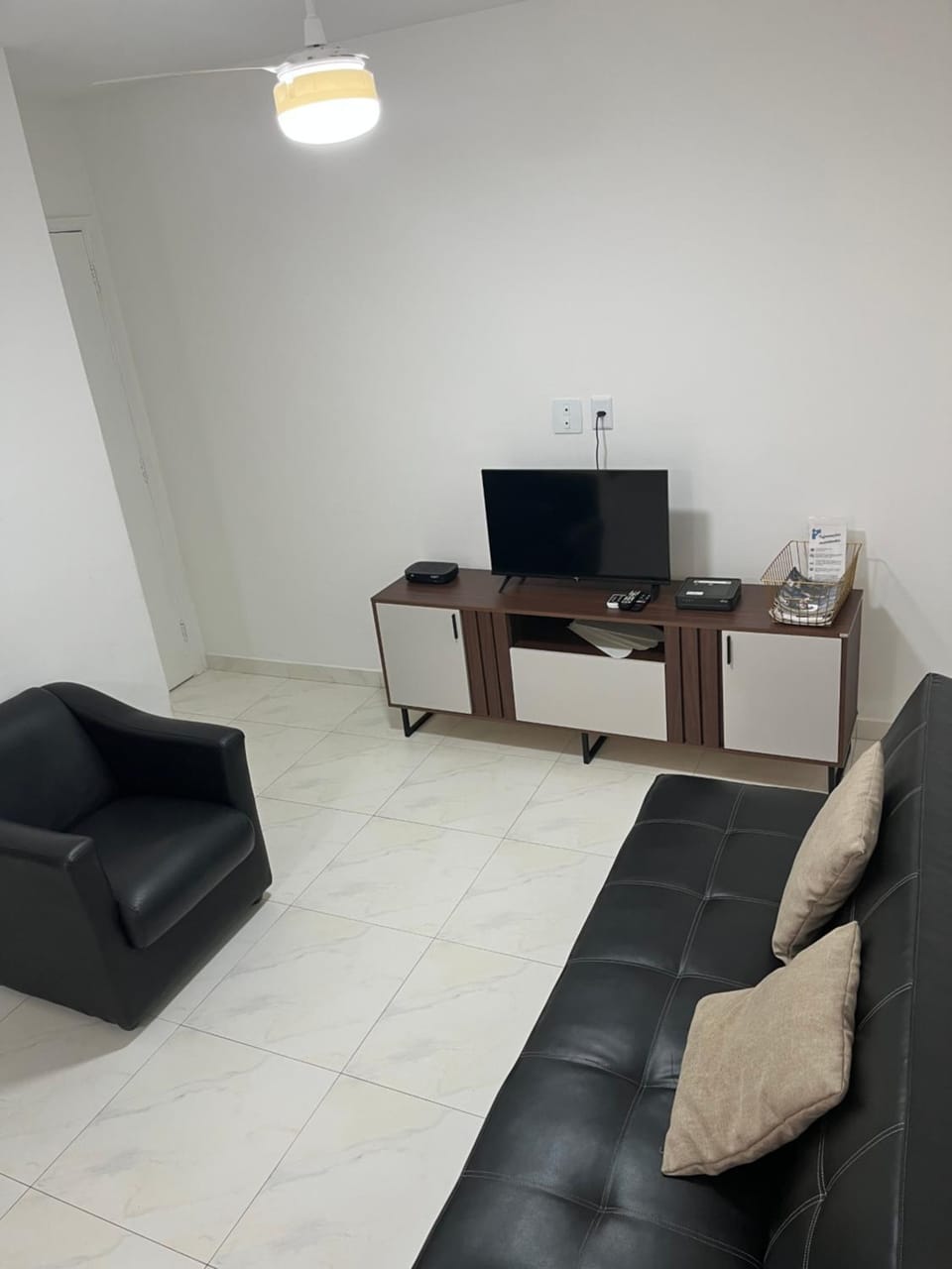 Pitangueiras 2, dois dormitórios, piscina climatizada , 100 m da praia, duas vagas de garagem, completo Apartment in State of São Paulo