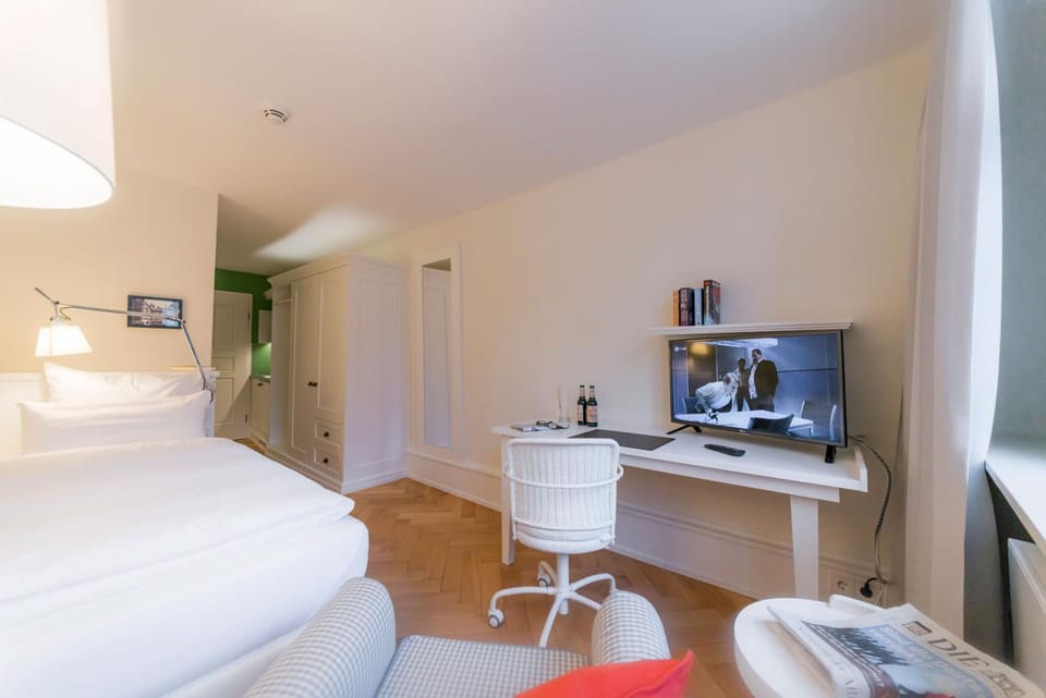 TV and multimedia, Photo of the whole room