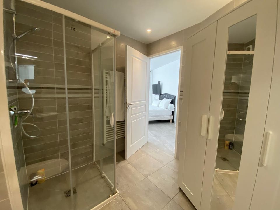 Shower, Bathroom