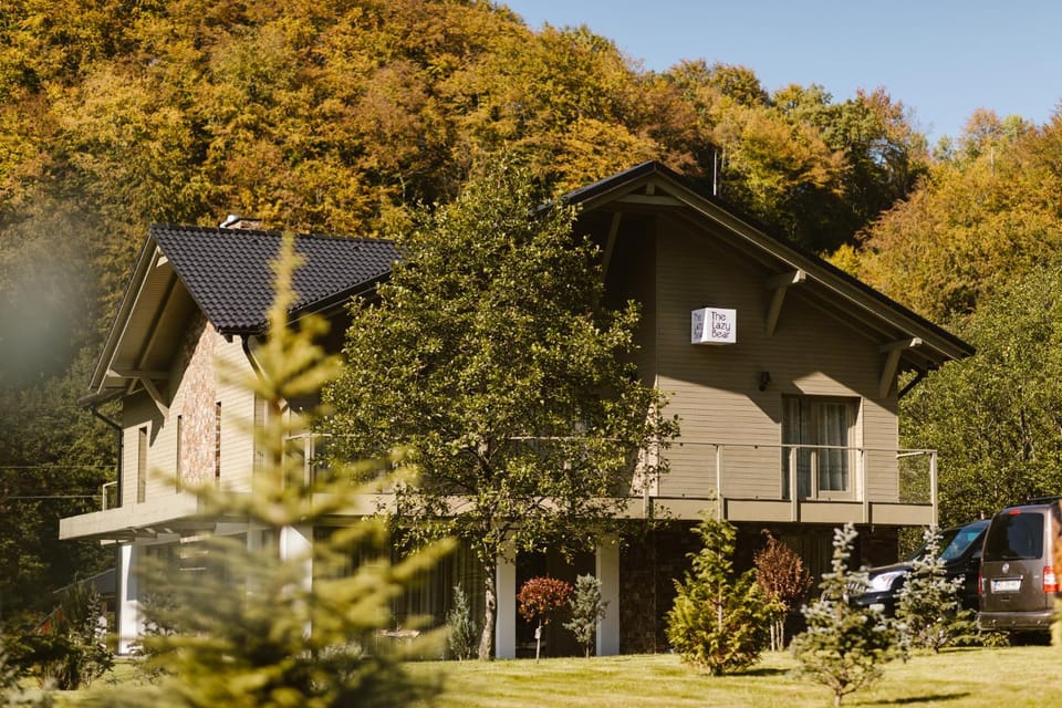 Property building, Day, Natural landscape, Parking