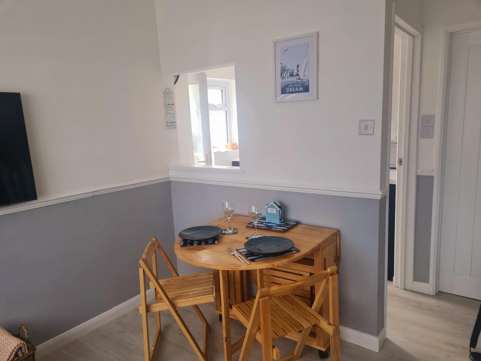 Private 2 bedroom house close to the beach House in Paignton