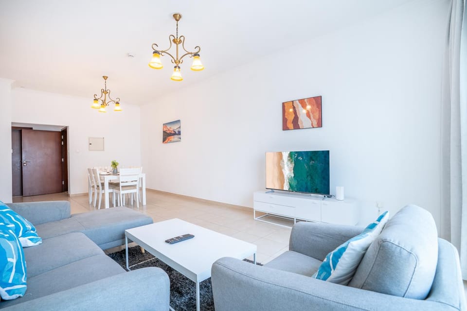 RH- Modern Elegance 2BR, prime location, Walk to Dubai Mall Apartment in Dubai