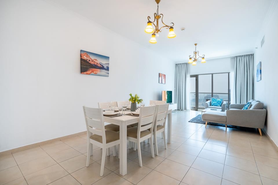RH- Modern Elegance 2BR, prime location, Walk to Dubai Mall Apartment in Dubai