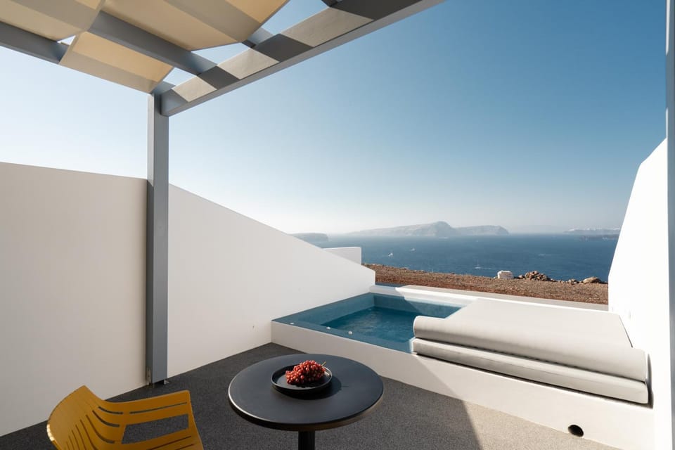 View (from property/room), Balcony/Terrace, Seating area, Sea view