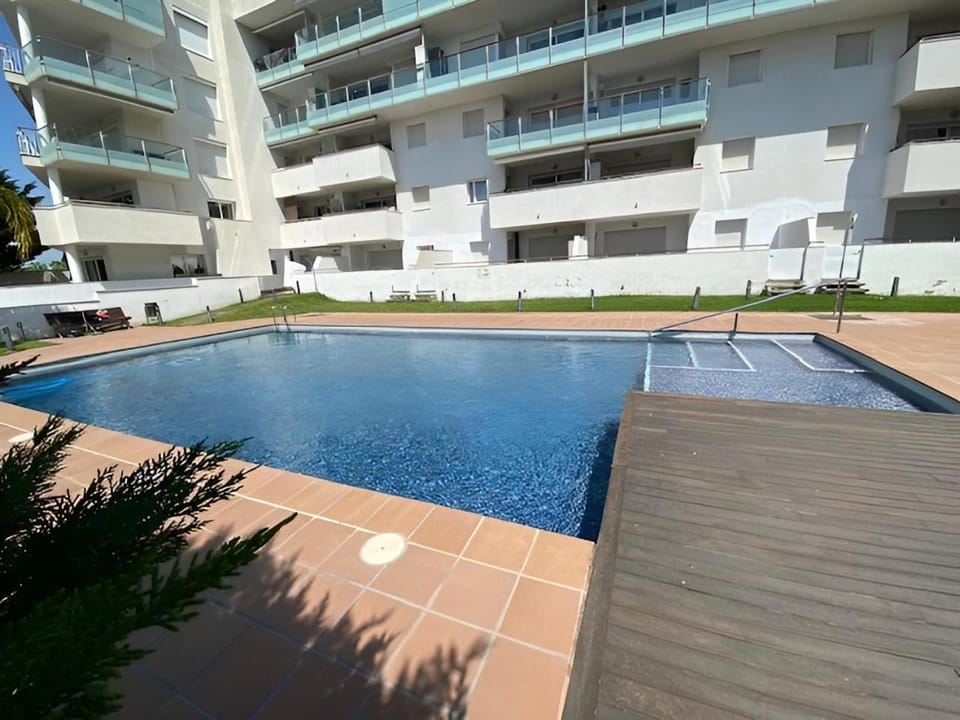 Swimming pool, Swimming pool