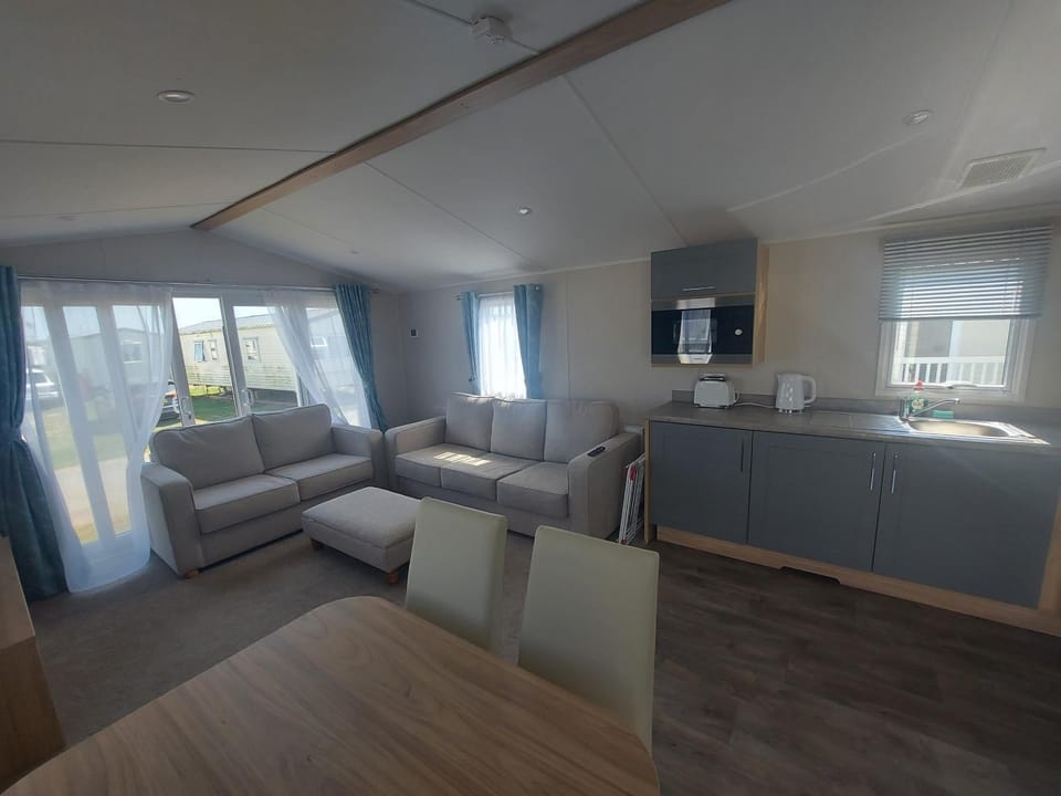 TV and multimedia, Kitchen or kitchenette, Living room, Seating area, Dining area, minibar