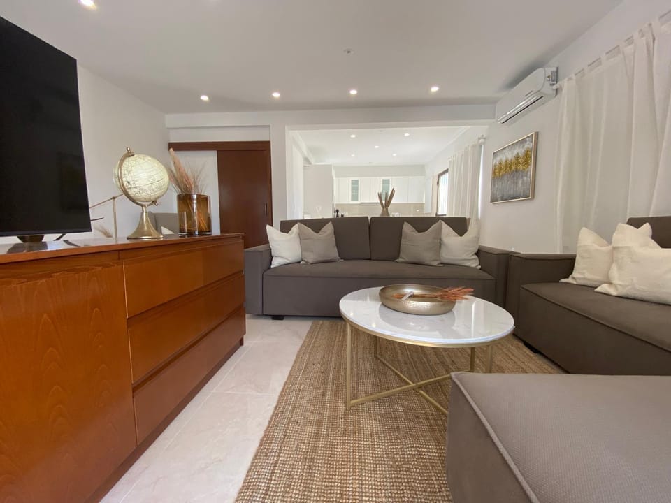 TV and multimedia, Living room, Lobby or reception, Seating area