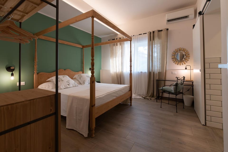 Bed, Bedroom, wardrobe, air conditioner
