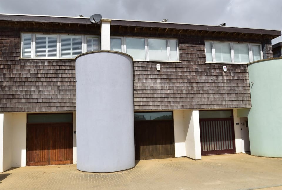 Property building, Facade/entrance