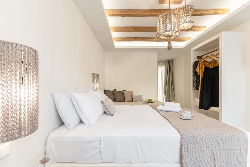 Bed, Photo of the whole room, wardrobe