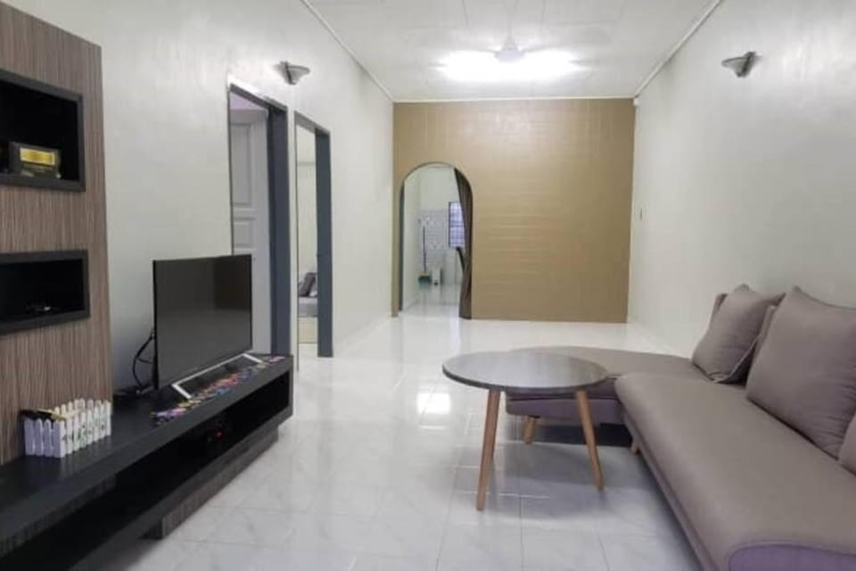 Mersing Spacious 3bedroom CHUAH'S HOMESTAY House in Mersing