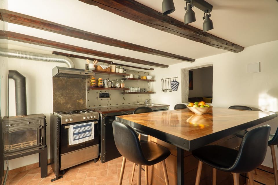Dining area, kitchen
