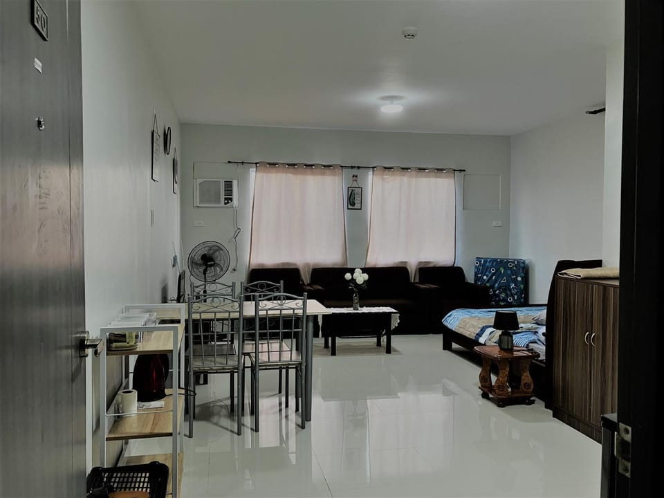 TV and multimedia, Kitchen or kitchenette, Living room, Seating area, Dining area, air conditioner