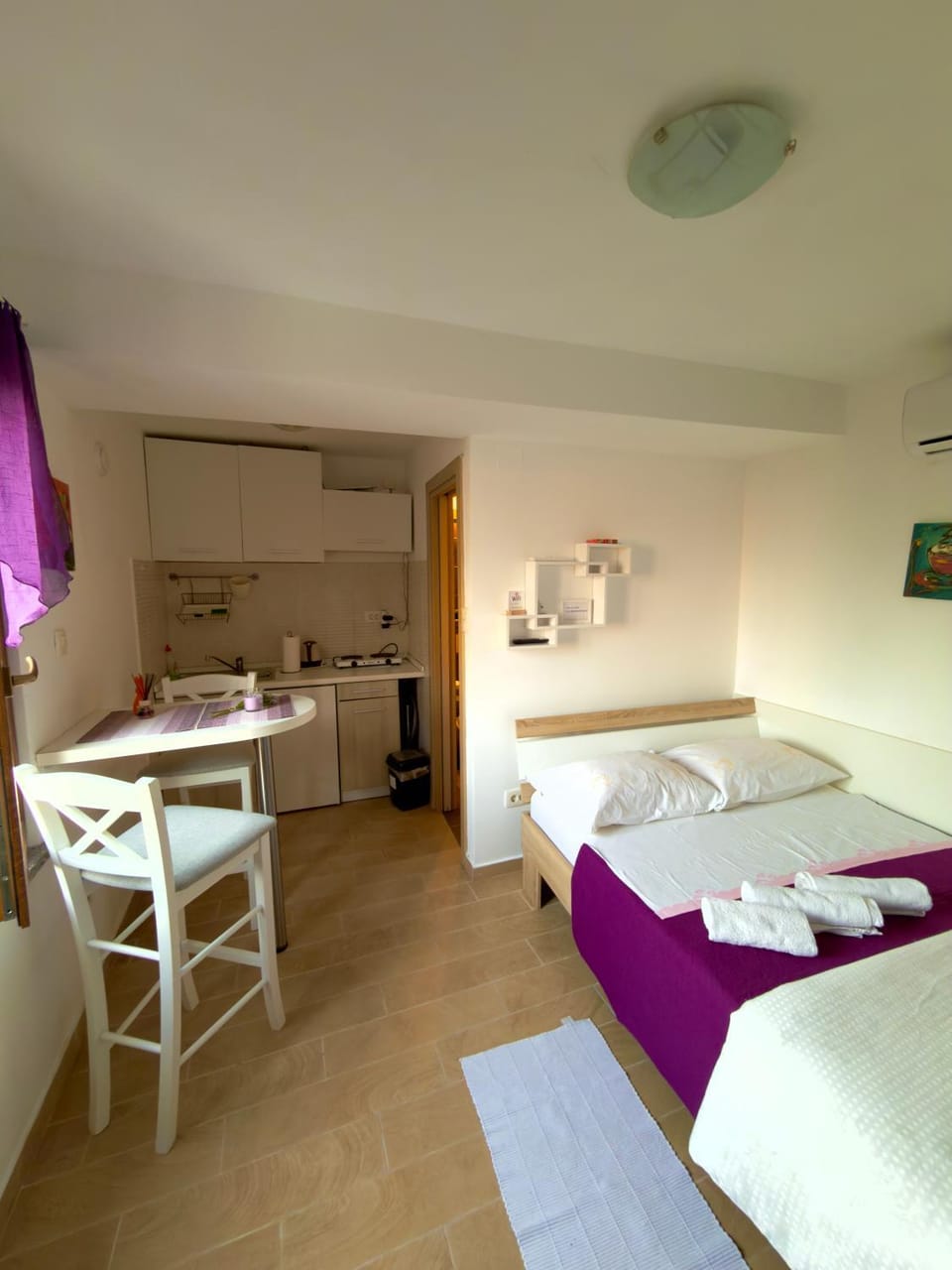 Bed, Bedroom, towels