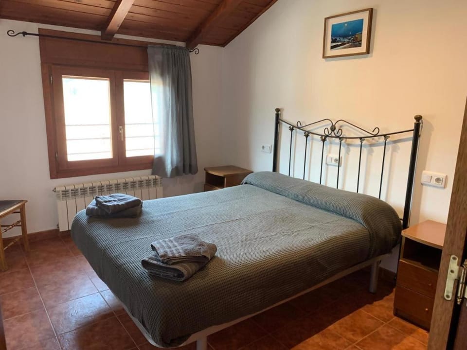 Bed, Bedroom, Pets, Guests, internet, pet friendly, towels, wardrobe