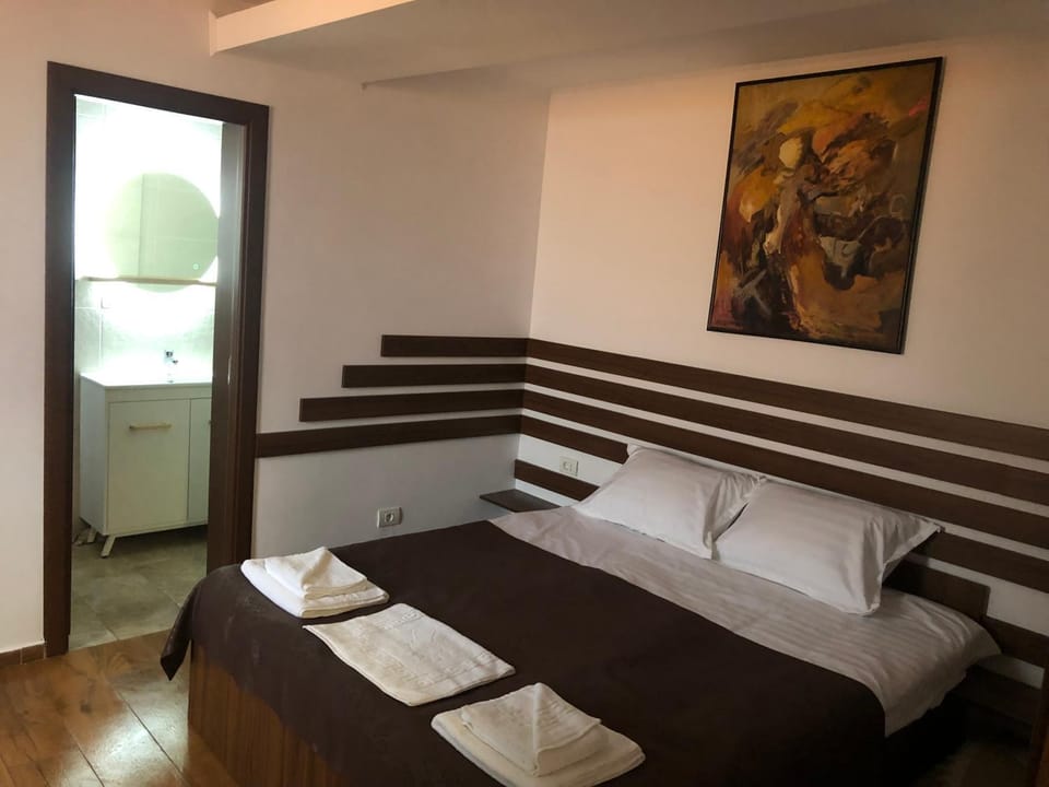 Bed, Photo of the whole room, towels