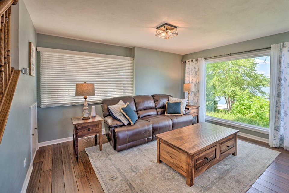 Lakefront Oasis w/ Boat Dock, Fire Pit, Grill House in Illinois
