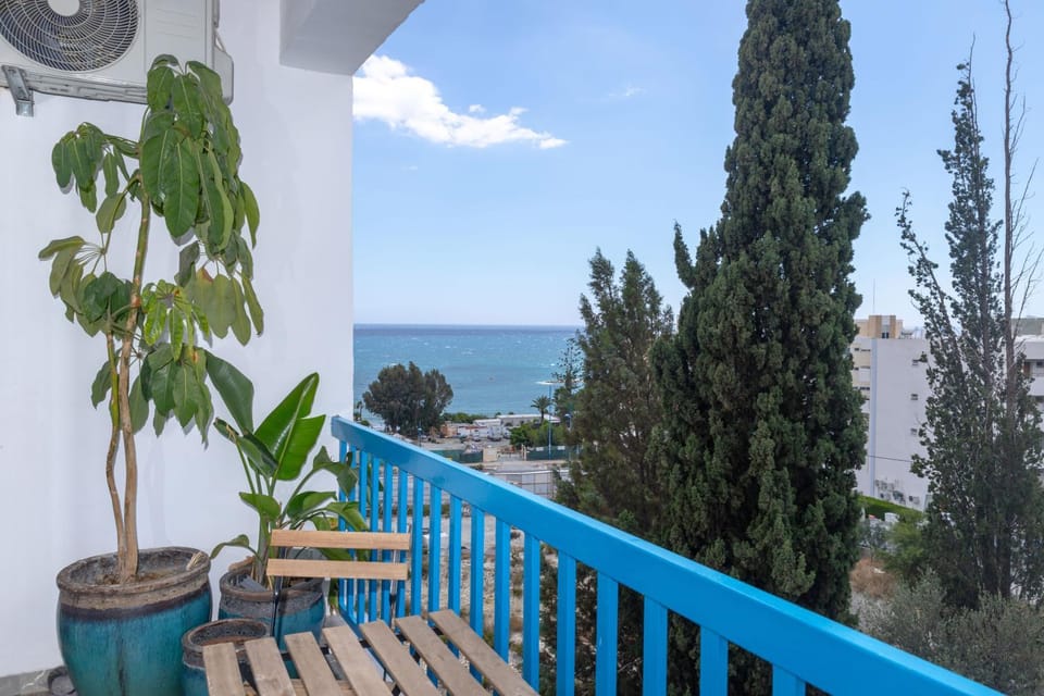 Property building, Balcony/Terrace, Sea view