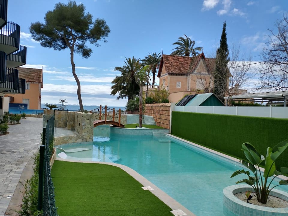 Swimming pool