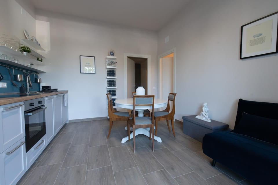 Kitchen or kitchenette, Living room, Seating area, Dining area, pet friendly