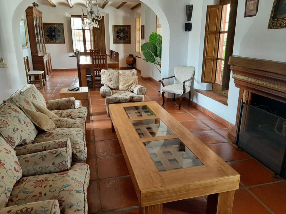 Living room, Dining area, fireplace