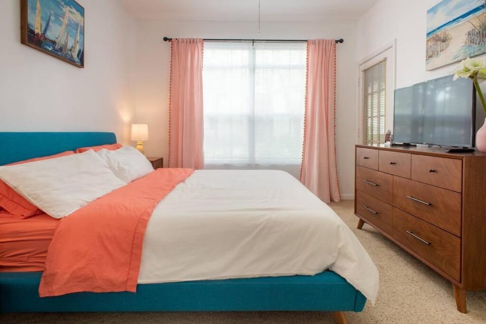 o STUNNING CONDO MINUTES FROM GORGEOUS BEACHES o Apartment in Florida