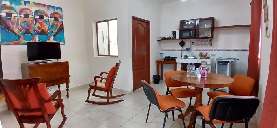 TV and multimedia, Kitchen or kitchenette, Living room, Seating area, Dining area, oven, pet friendly, stove